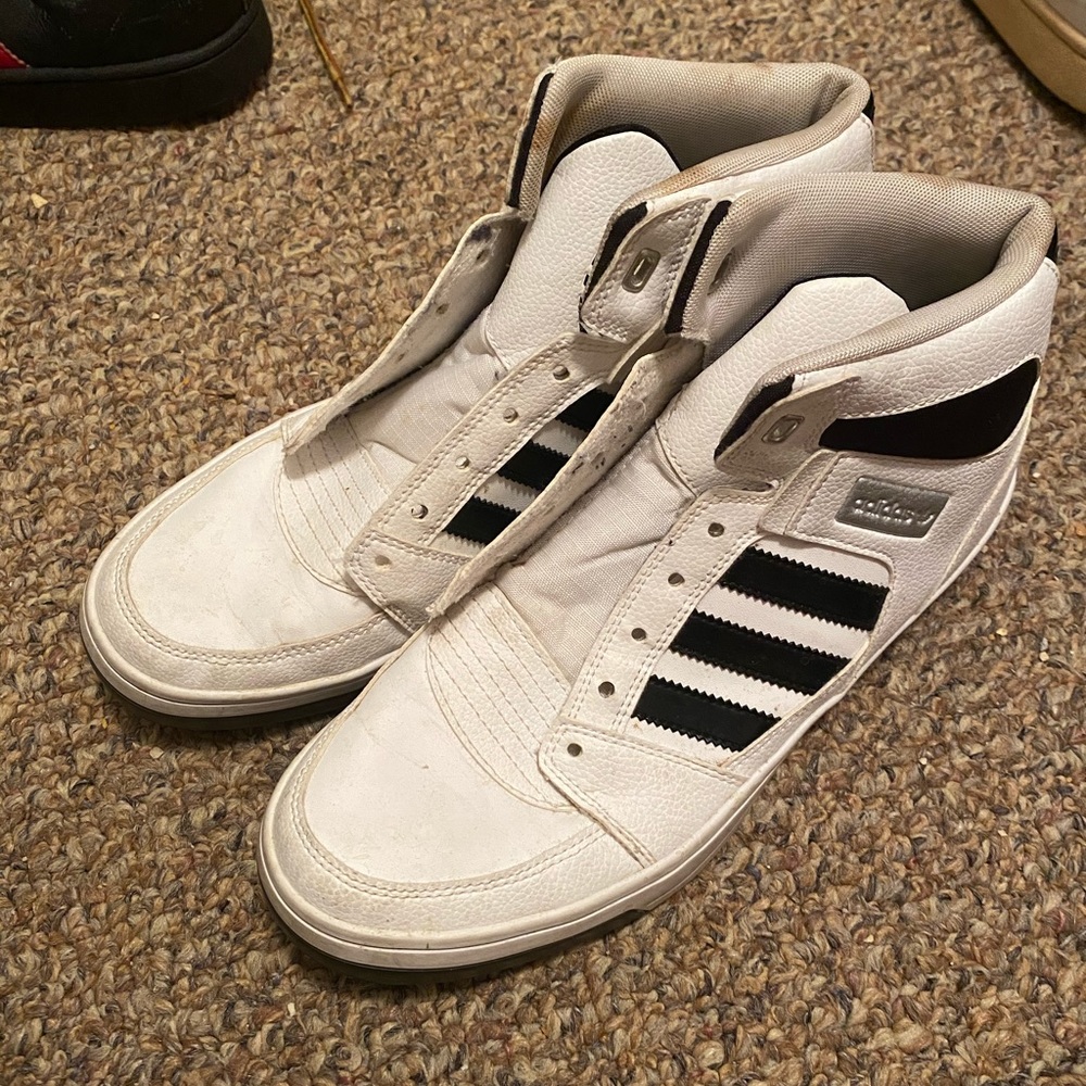 adidas high tops men’s 7 / woman’s 9